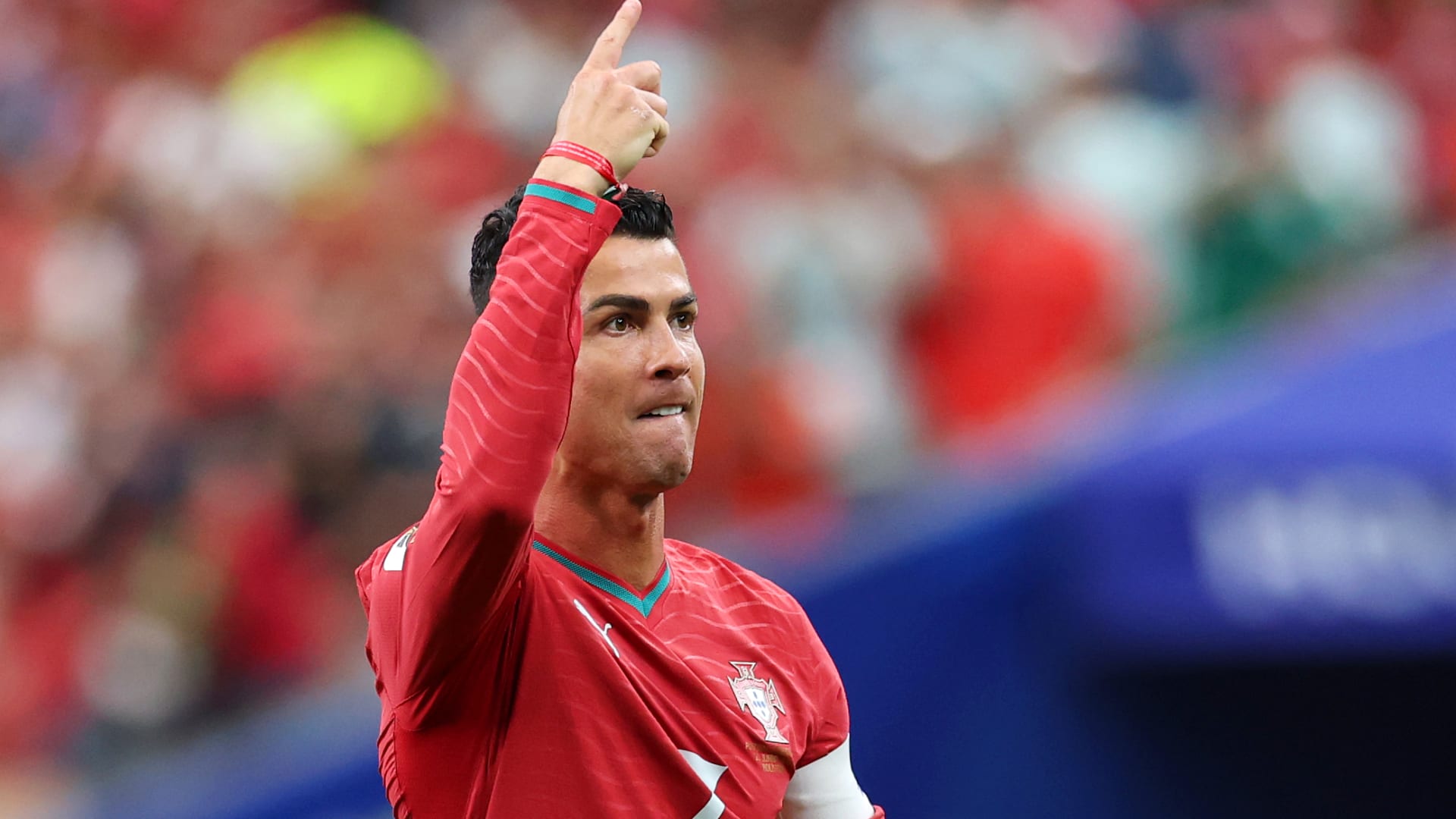 كأس العالم.. تصرف "غير متوقع" من رونالدو بعد سؤاله عن أهداف ميسي