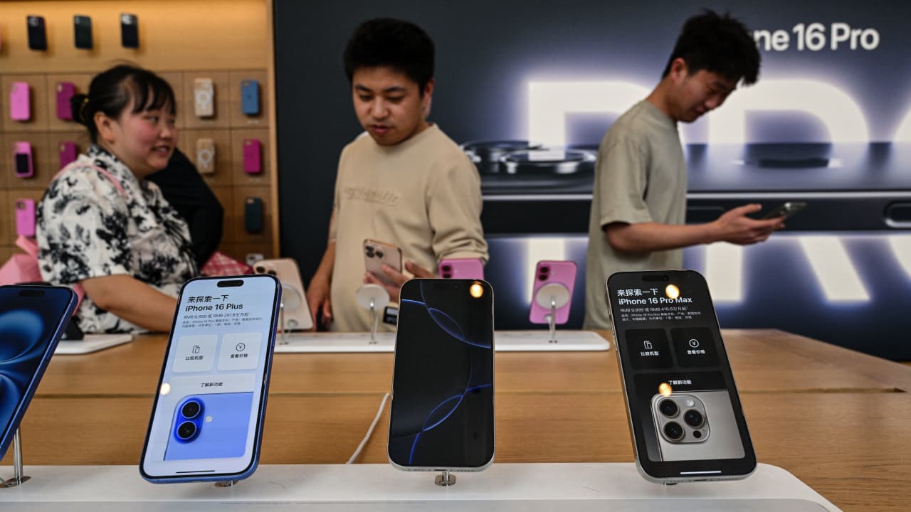 الجمارك الأمريكية: إعفاء الهواتف الذكية وأجهزة الكمبيوتر من رسوم ترامب الجمركية