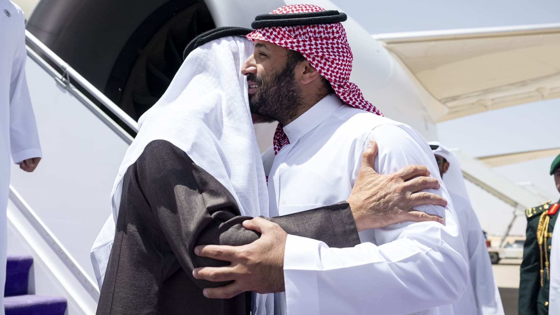 تفاعل على طريقة استقبال ولي العهد السعودي لرئيس الإمارات في الرياض