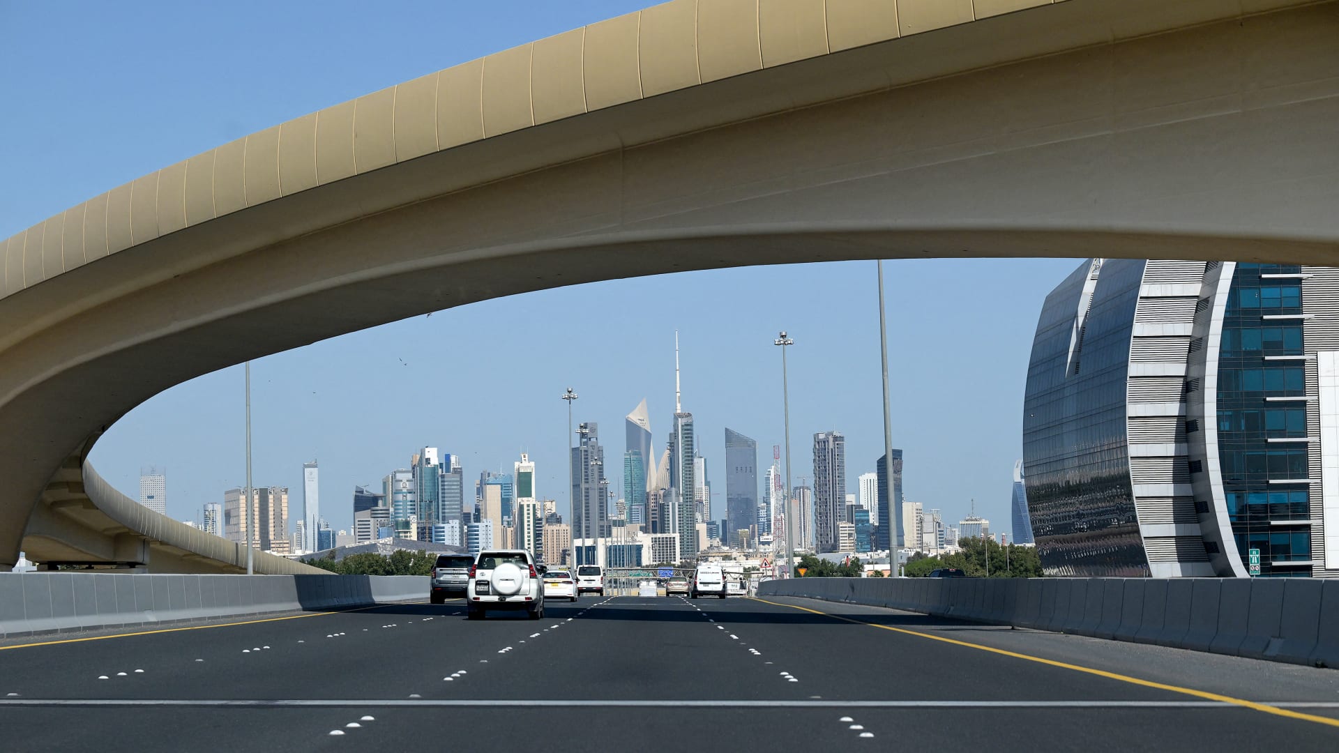 فيديو متداول لـ"نزوح جماعي من الكويت إلى السعودية".. هذه حقيقته