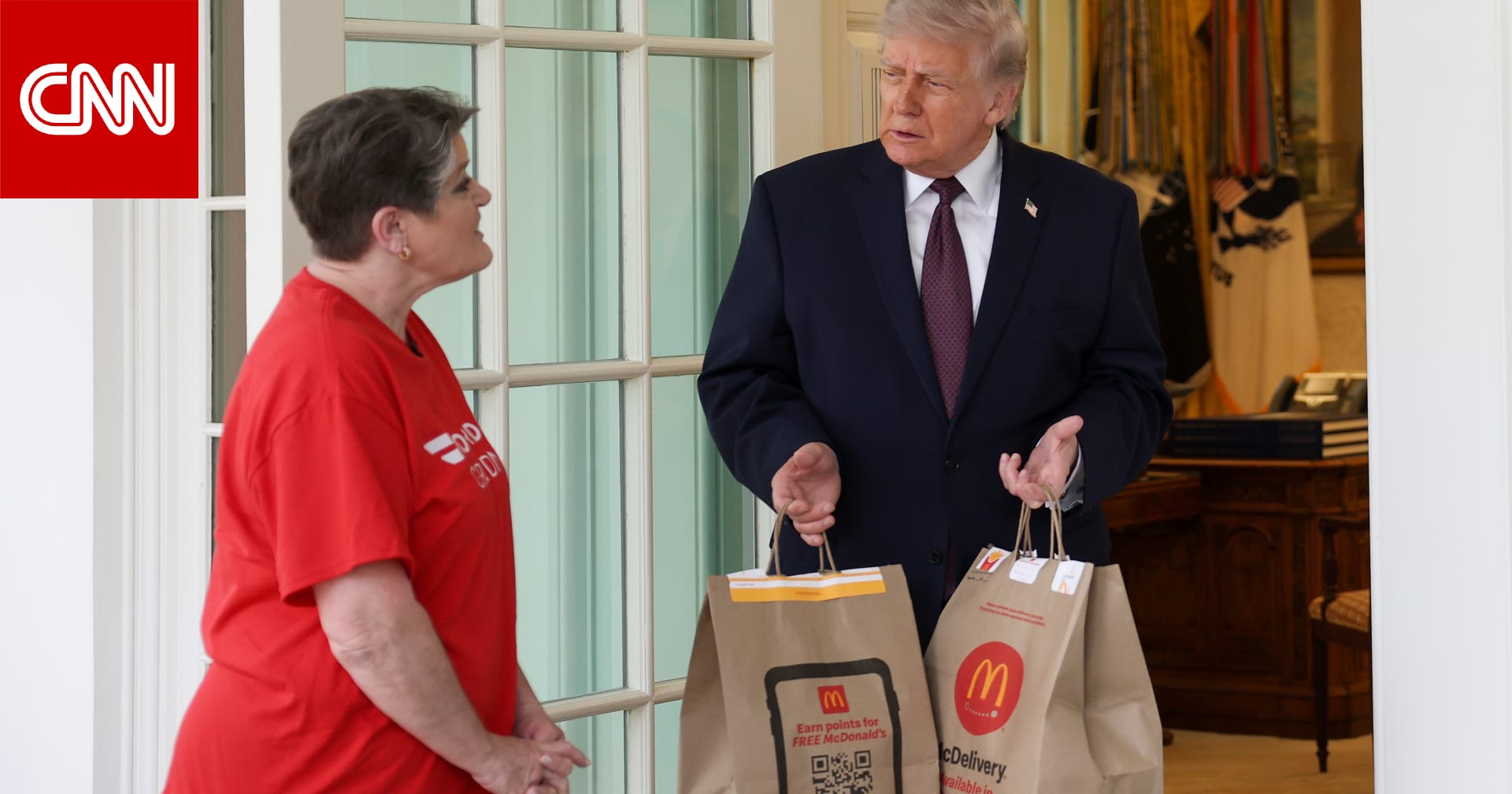 "الأمر كان مبتذلاً بعض الشيء".. ترامب يعلق على "توصيل وجبة إلى مكتبه البيضاوي"