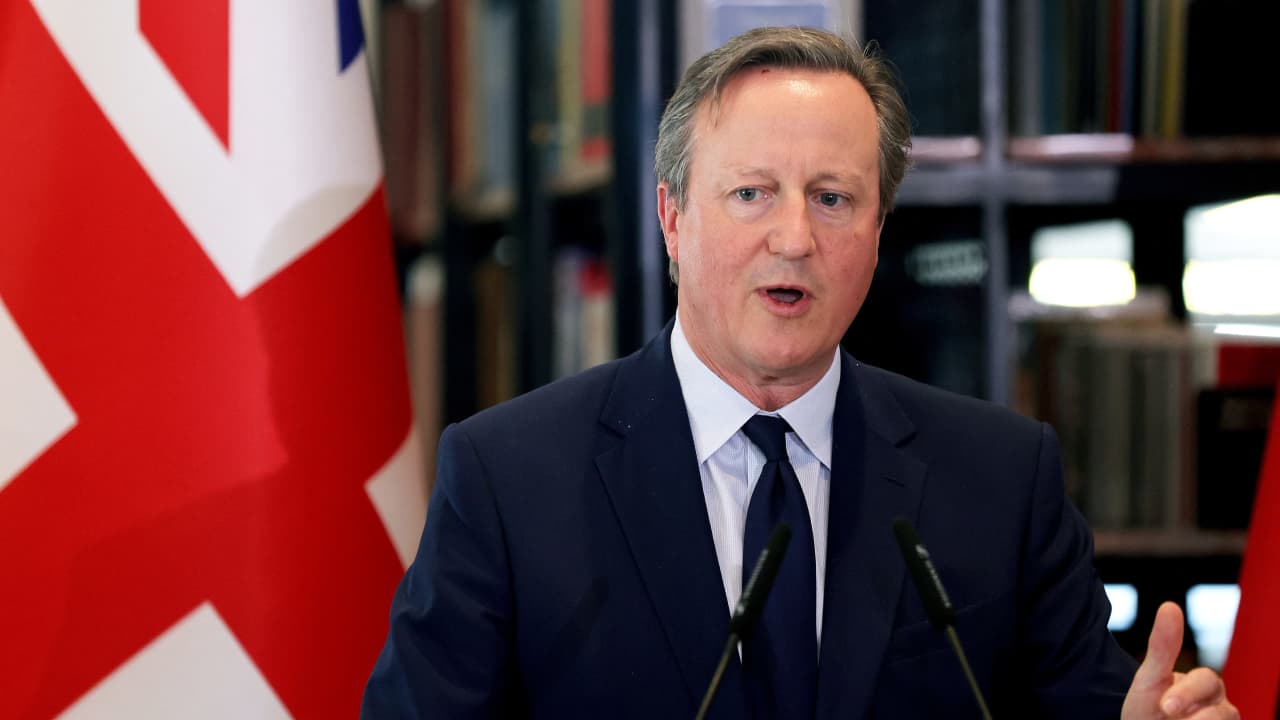 وزير الخارجية البريطاني يدعو لتحقيق "شفاف وسريع" في الغارة الإسرائيلية على رفح