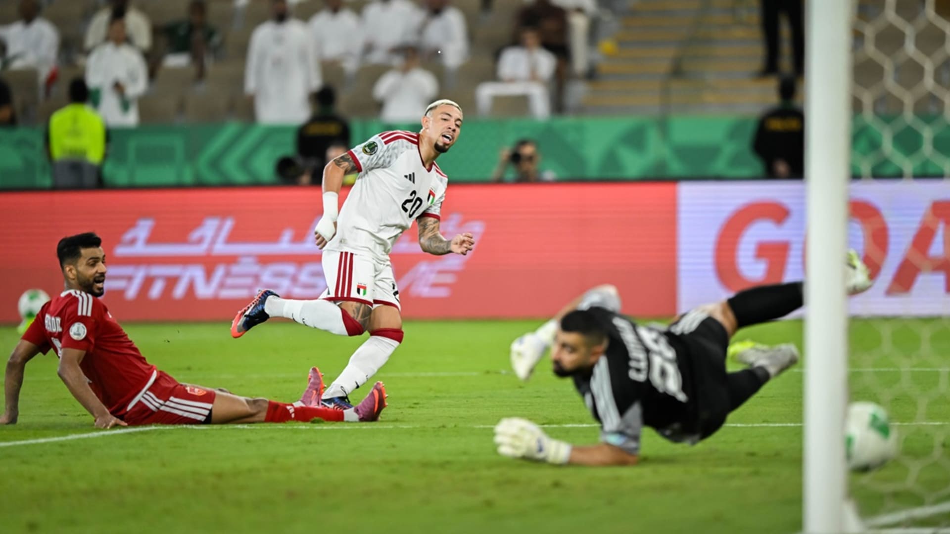"السلاح الفتاك" لمنتخب الإمارات.. من هو جيلهيرمي بالا الذي خطف الأضواء في مواجهة البحرين؟