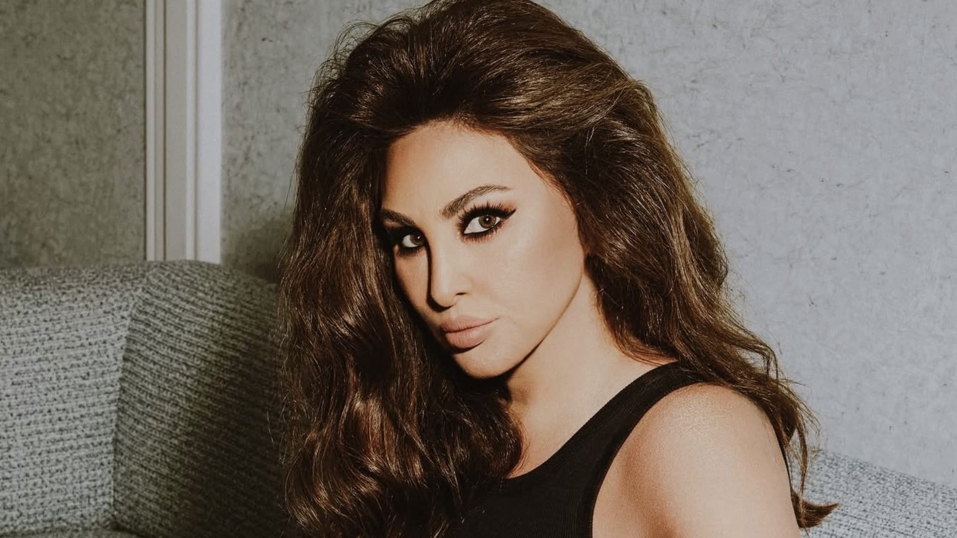 من صوفيا لورين إلى سيندي كروفورد..إليسا بإطلالة "فينتيج" تعيد عقارب الساعة إلى الزمن الجميل