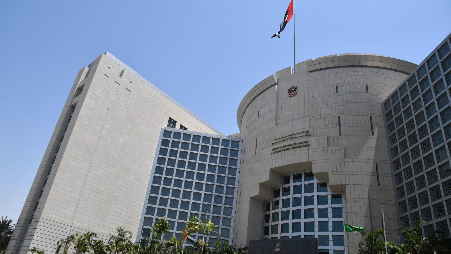 الإمارات: عبدالله بن زايد يُعيّن مبعوثاً لمكافحة التطرف والإرهاب.. ما أبرز مهامه؟