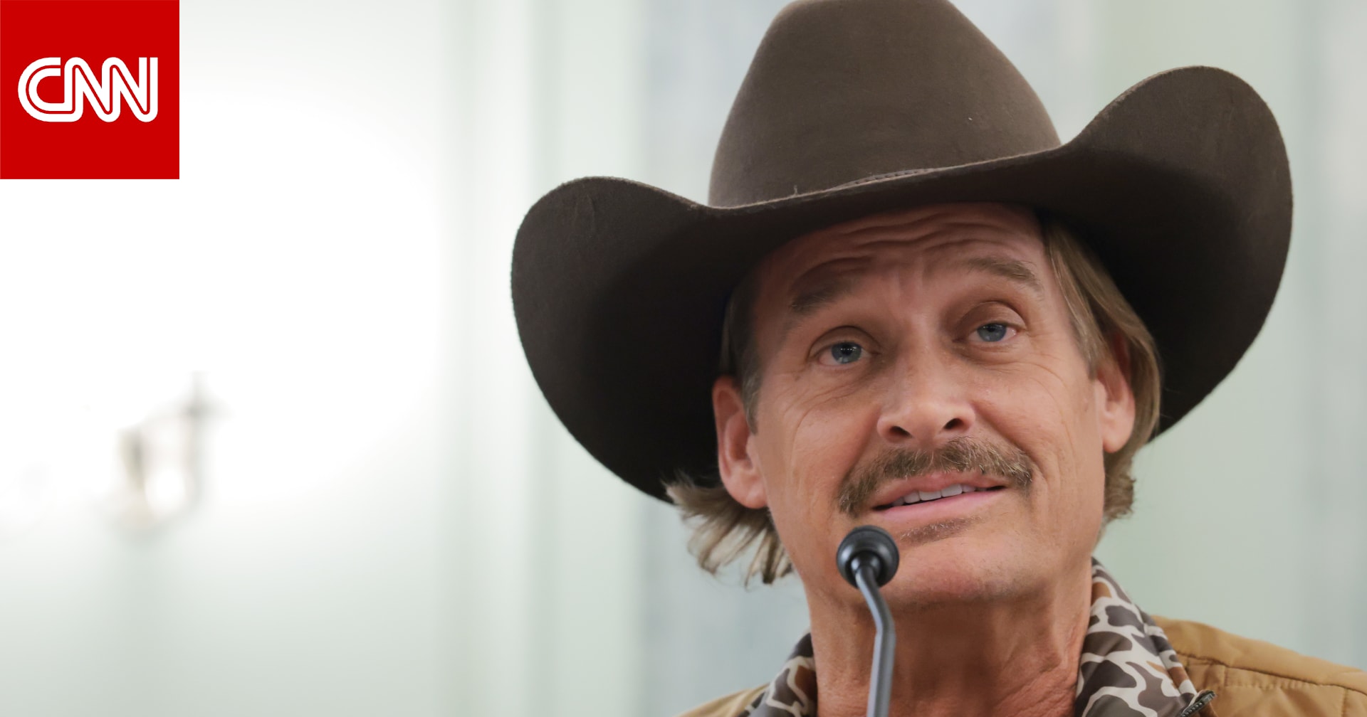 فيديو طائرة الأباتشي قرب منزل المغني كيد روك.. وزير دفاع أمريكا يعلق: لا توقيف للطيارين أو تحقيقات