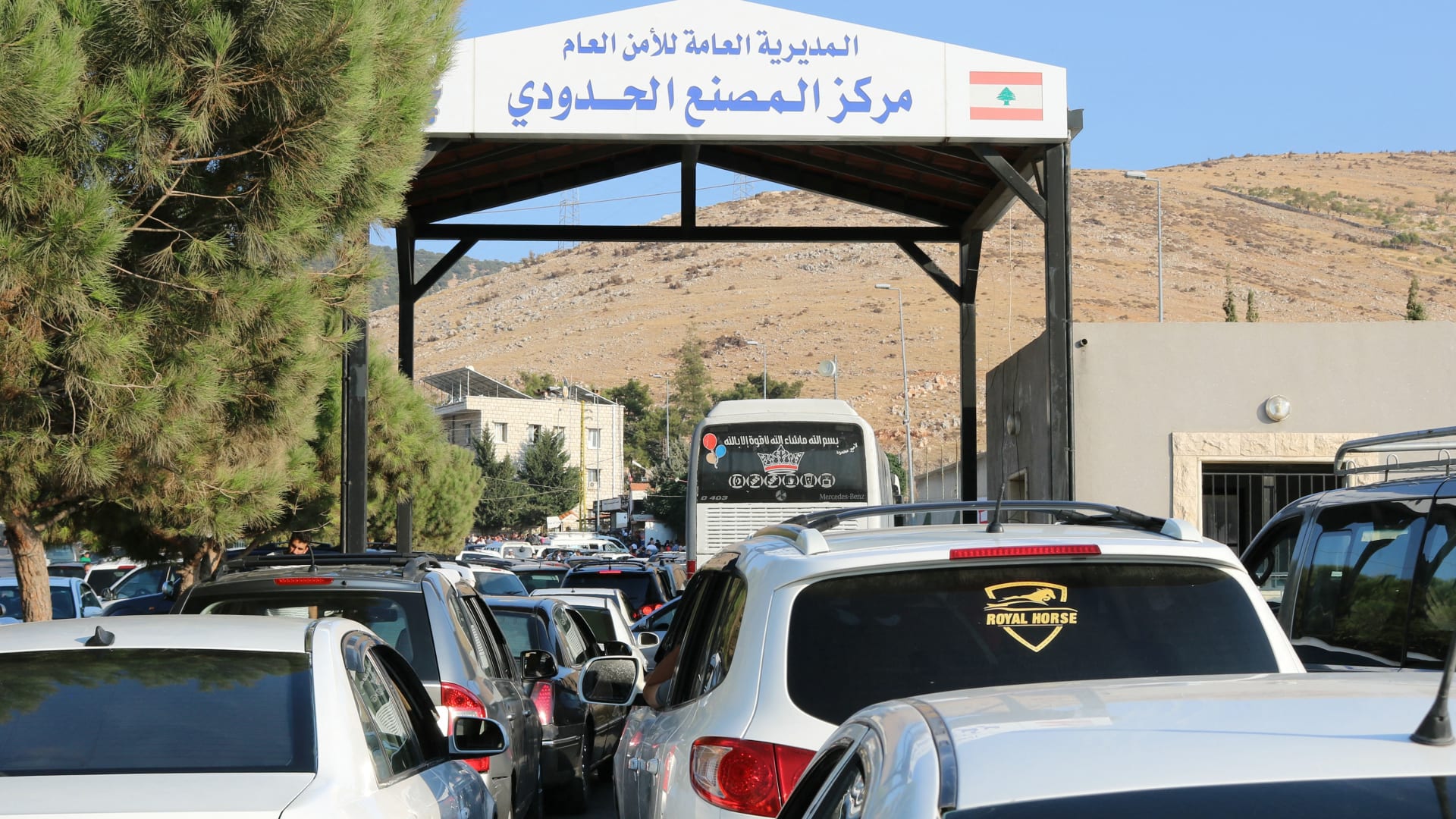 محافظ بعلبك الهرمل يكشف لـCNN عدد النازحين من لبنان إلى سوريا حتى الخميس