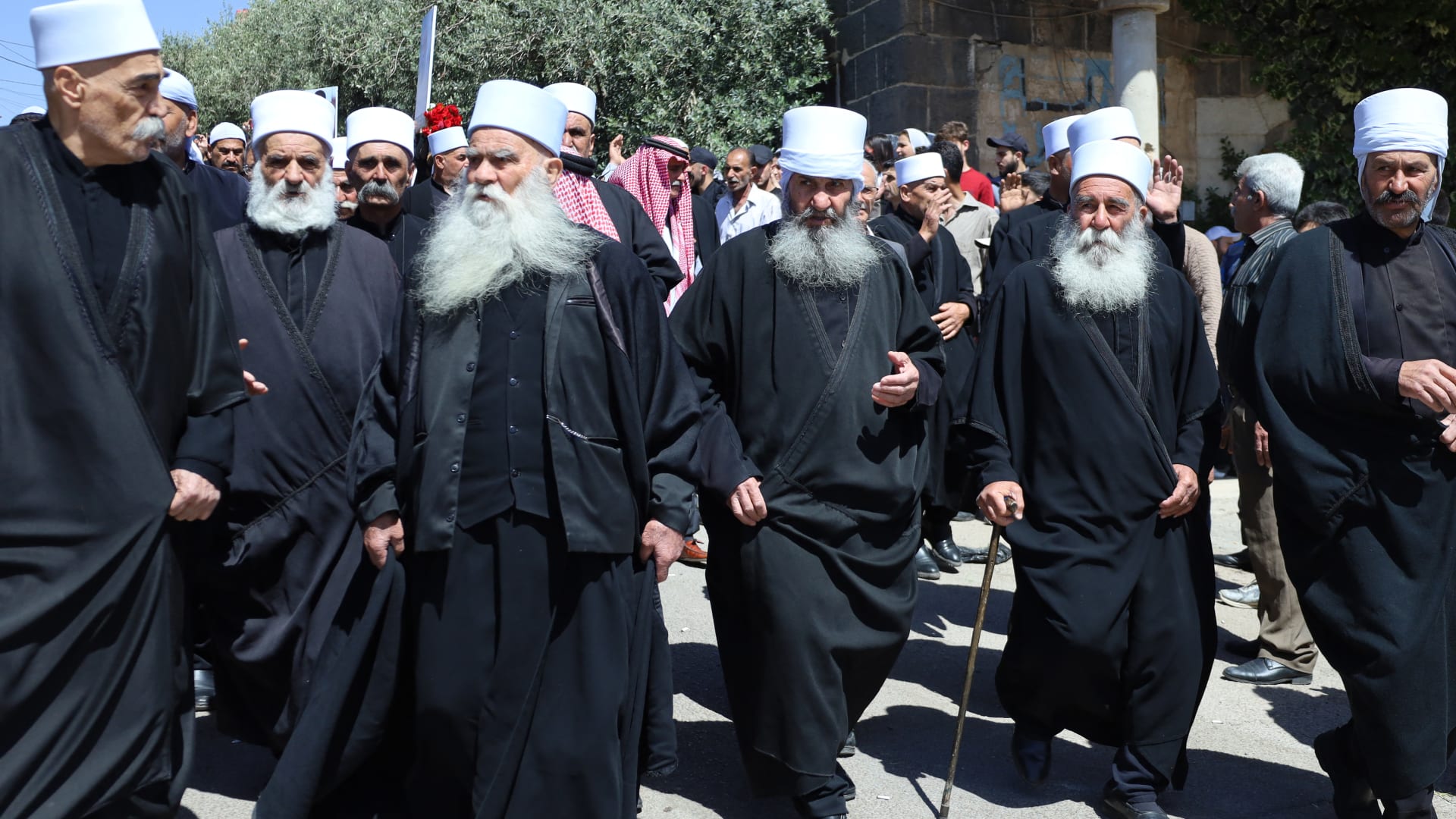 سوريا.. ماذا نعلم الدروز وتصريح حكمت الهجري ولماذا تحميهم إسرائيل؟