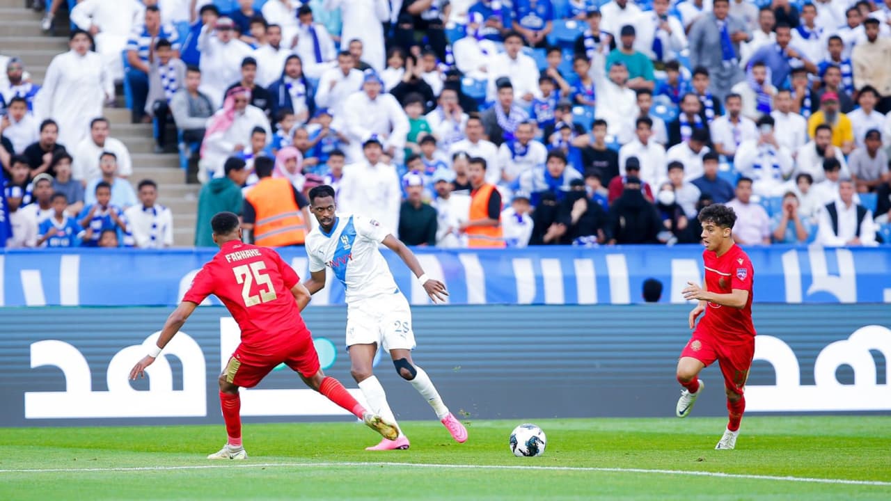 مشاجرة خلال مباراة الهلال السعودي والوداد المغربي في البطولة العربية للأندية