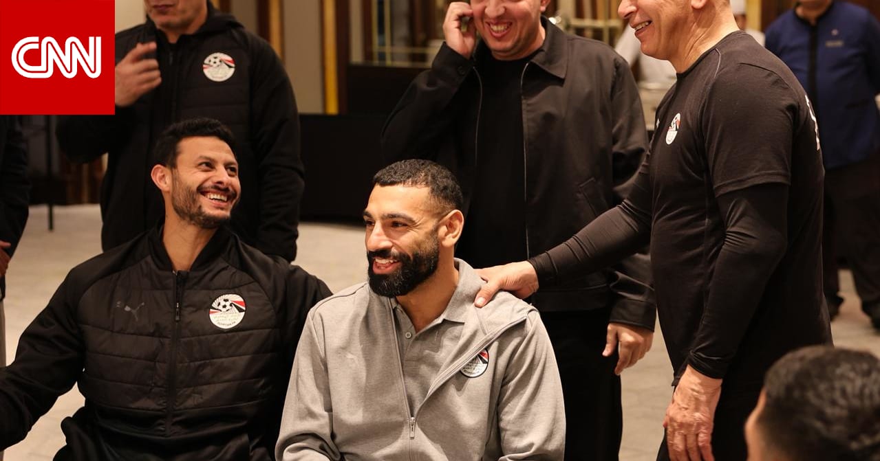 التقى بوزير الرياضة وهاني أبو ريدة.. لقطات من تواجد صلاح في مقر إقامة منتخب مصر