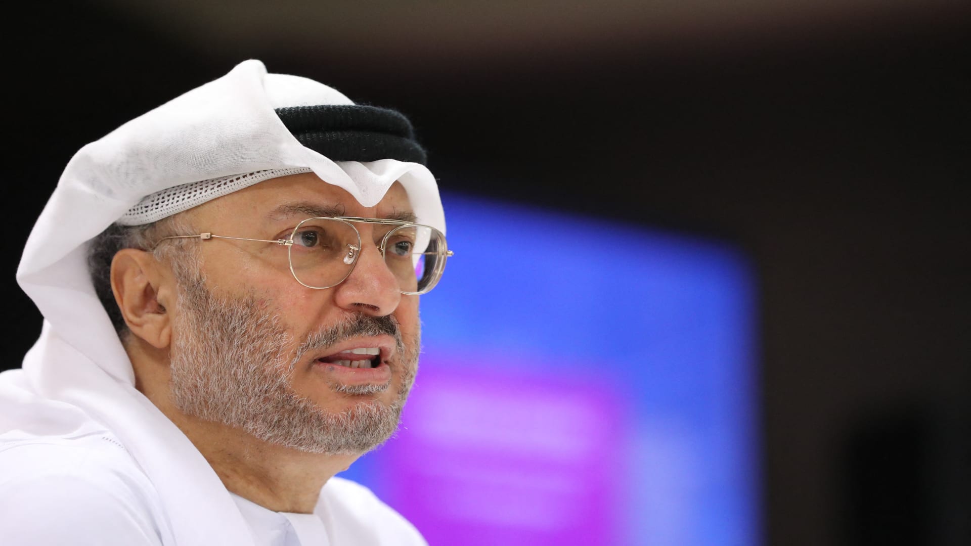 قرقاش عن وقف إطلاق النار في غزة: "آن الأوان أن تسكت المدافع"