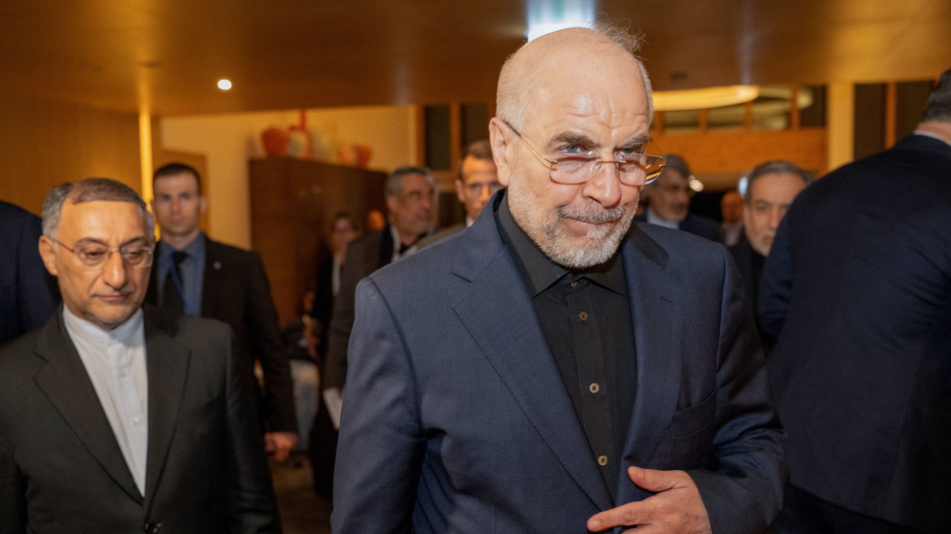 قاليباف يرد على تهديد ترامب لإيران: أمريكا "يائسة" وجيشنا مستعد للرد