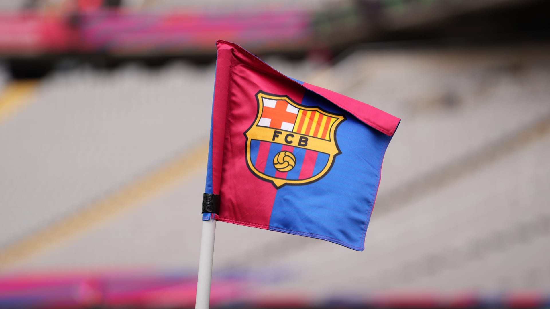 برشلونة يعلن انسحابه من مشروع دوري السوبر الأوروبي