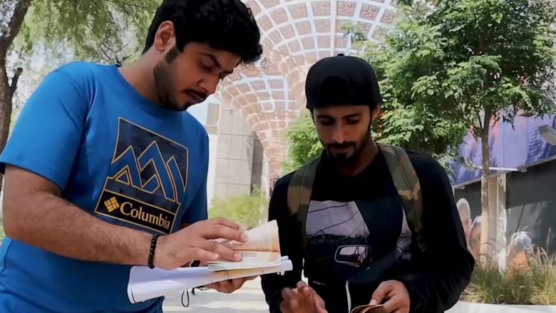 عبدالله حنبوص مغامر إماراتي يزور جميع أجنحة الدول المشاركة في معرض إكسبو 2020 دبي