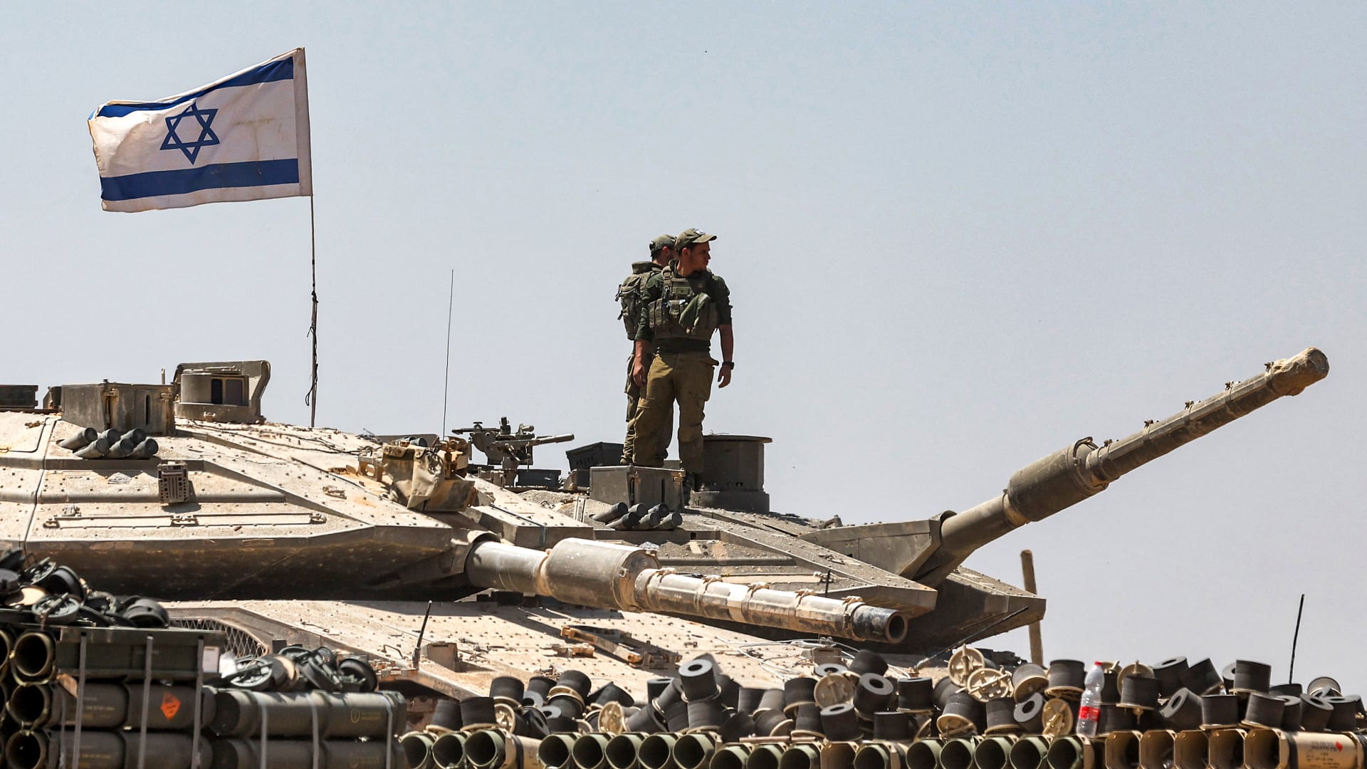 على حدود غزة مع مصر.. الجيش الإسرائيلي يعلن "السيطرة العملياتية" على محور فيلادلفيا