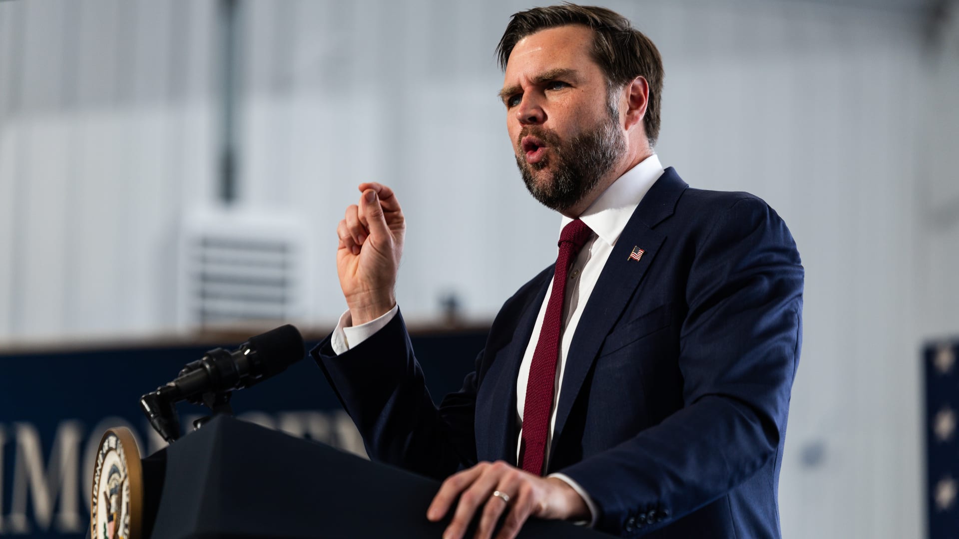 إيران تكشف عن رسالة من نائب ترامب.. وتتمسك بشروطها السبعة للتفاوض