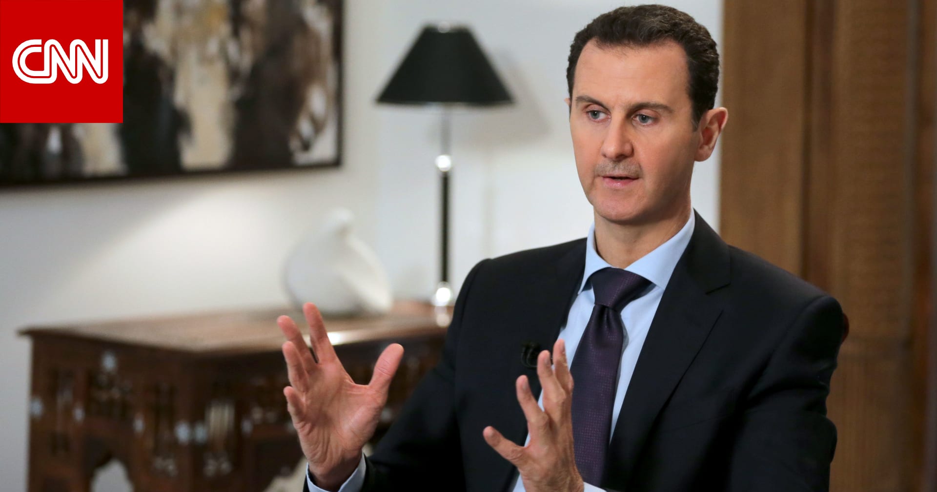 بعد حوالي عام على سقوطه.. تداول صورة معلقة لبشار الأسد بمكتب تعليمي في حلب