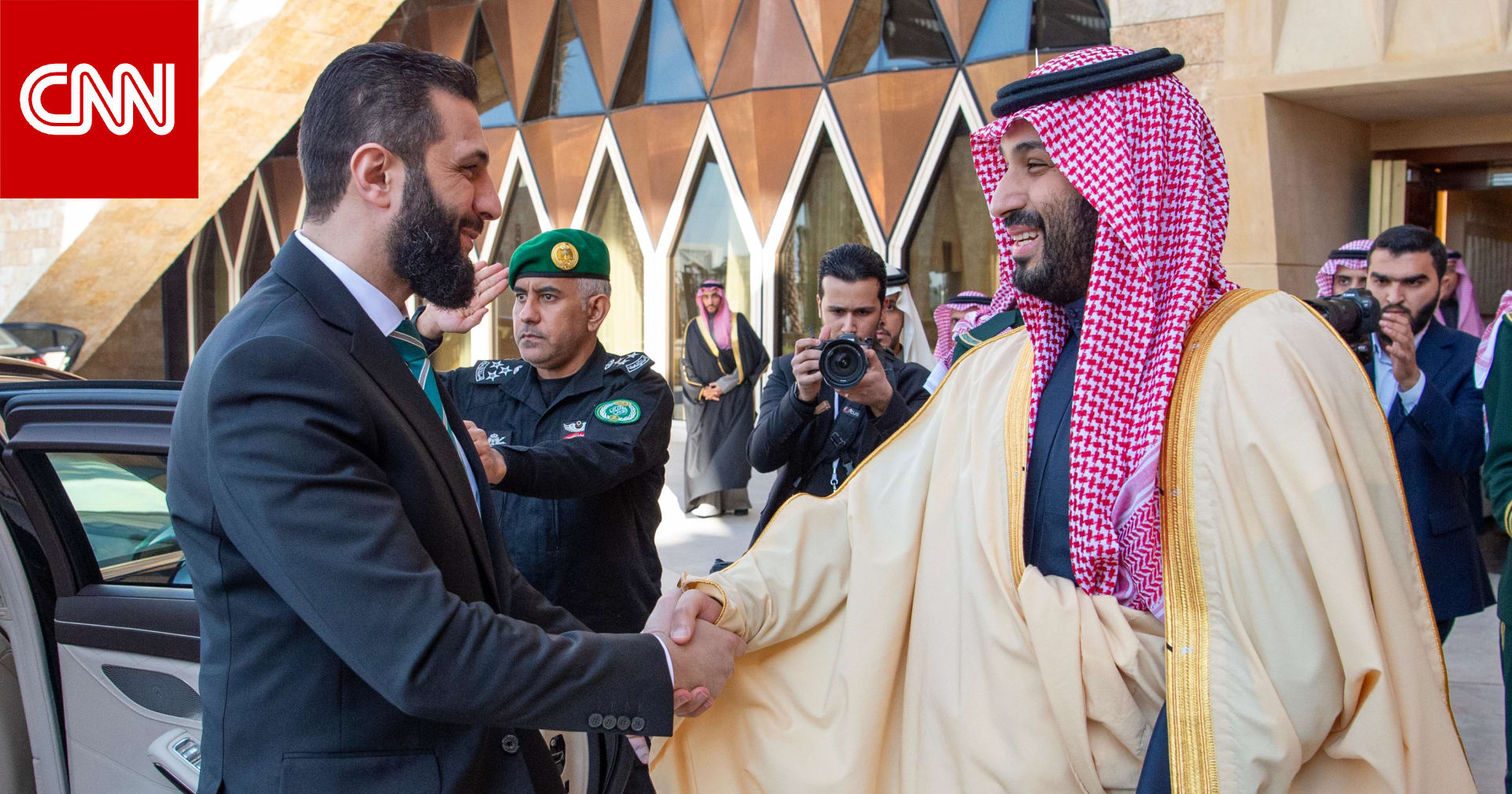 فيديو وصور استقبال محمد بن سلمان لأحمد الشرع في الرياض بأول زيارة خارجية له