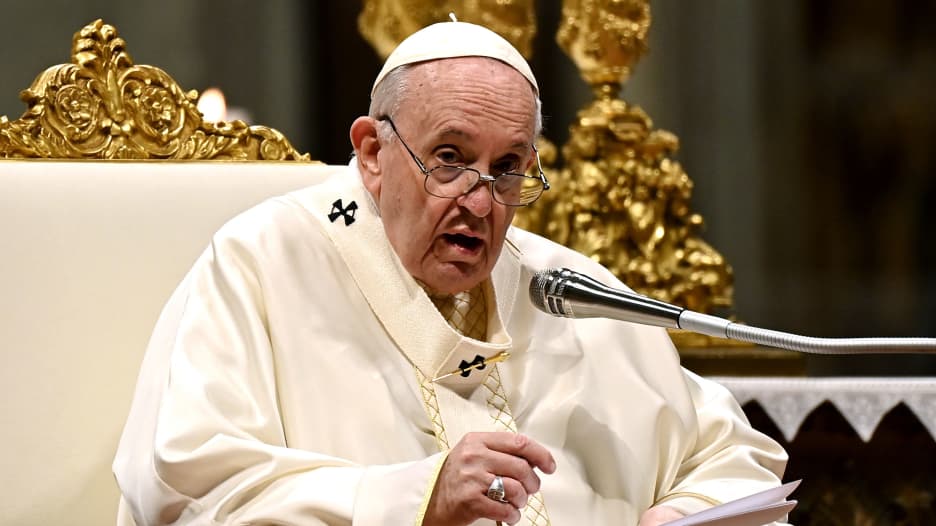 البابا فرنسيس: أنا لست مقدسًا.. وبحاجة إلى أصدقاء