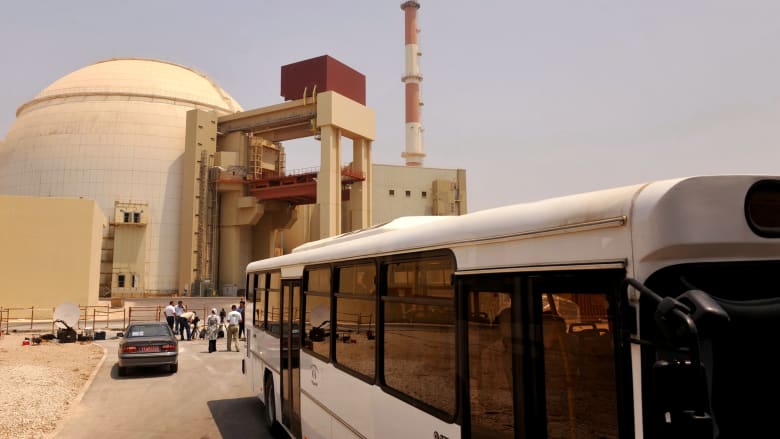 "قد ينهي الحياة في عواصم الخليج".. وزير خارجية إيران يحذر بعد استهداف محطة بوشهر النووية