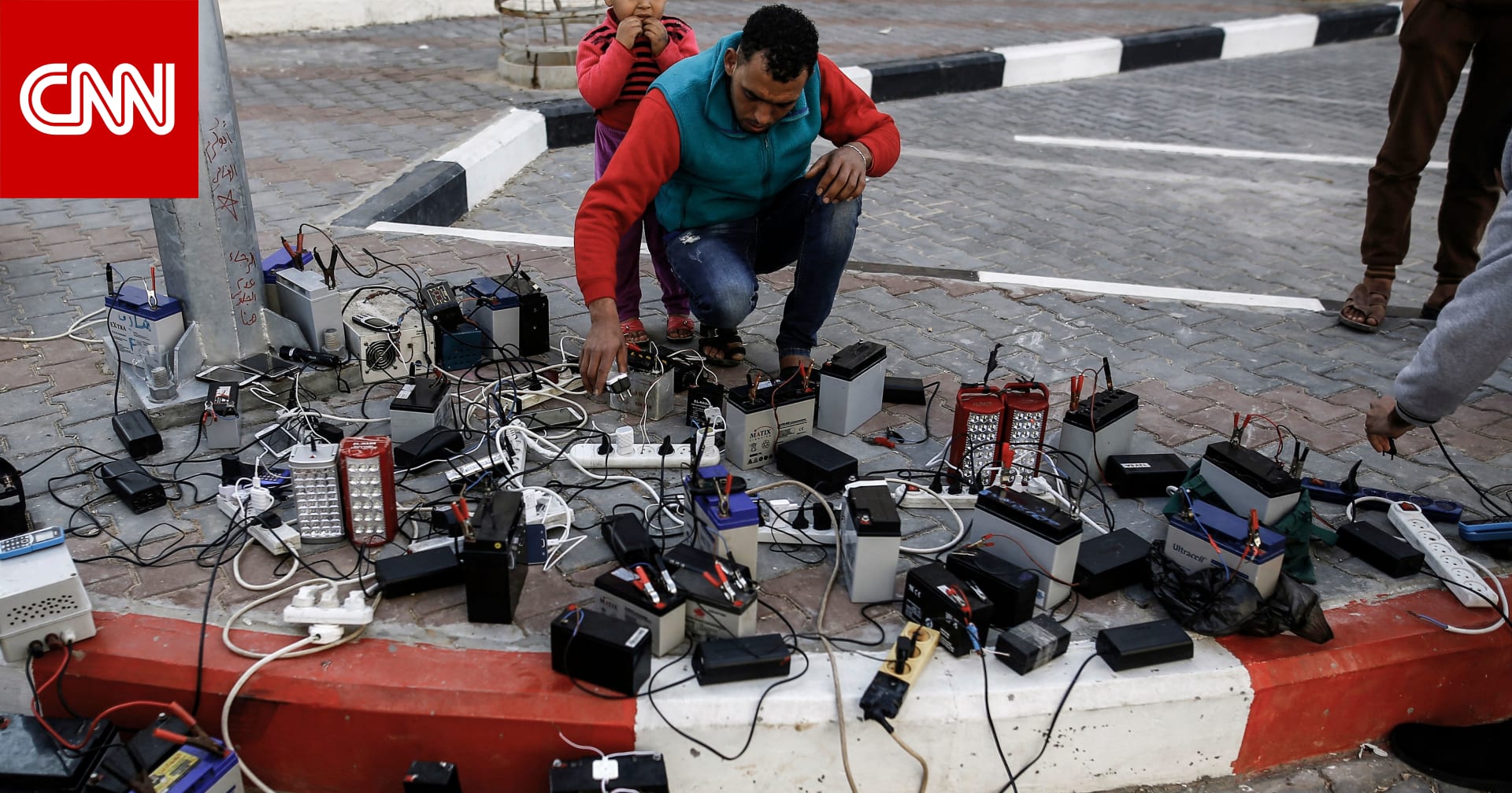 سكان غزة في عزلة كاملة.. تقلص خدمات الإنترنت ونفاد الوقود