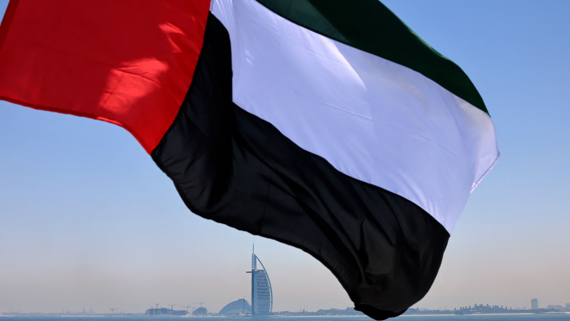 إطلاق ورقة "الخمسين درهما" الجديدة في الإمارات يثير تفاعلا واسعا.. فما المادة التي صُنعت منها؟