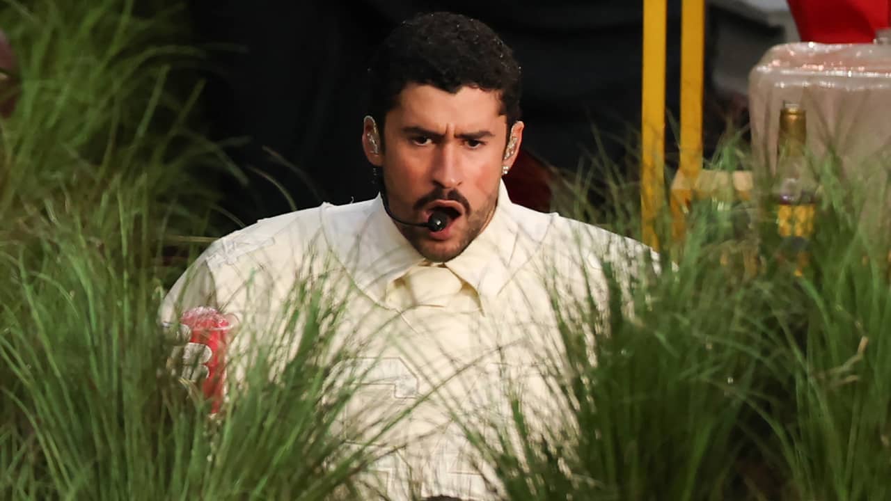 "إهانة لعظمة أمريكا".. ترامب ينتقد عرض "باد باني" في "سوبر بول"