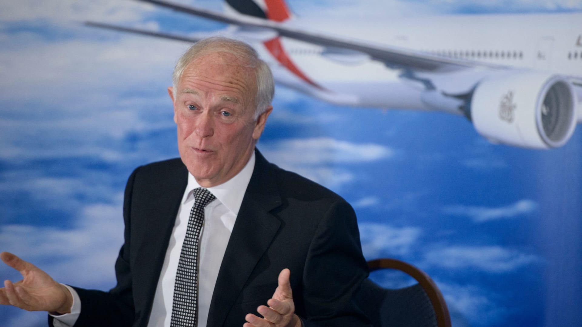"غير مسؤول على الإطلاق".. رئيس طيران الإمارات يكشف لـCNN سبب تعليق رحلاتهم إلى الولايات المتحدة