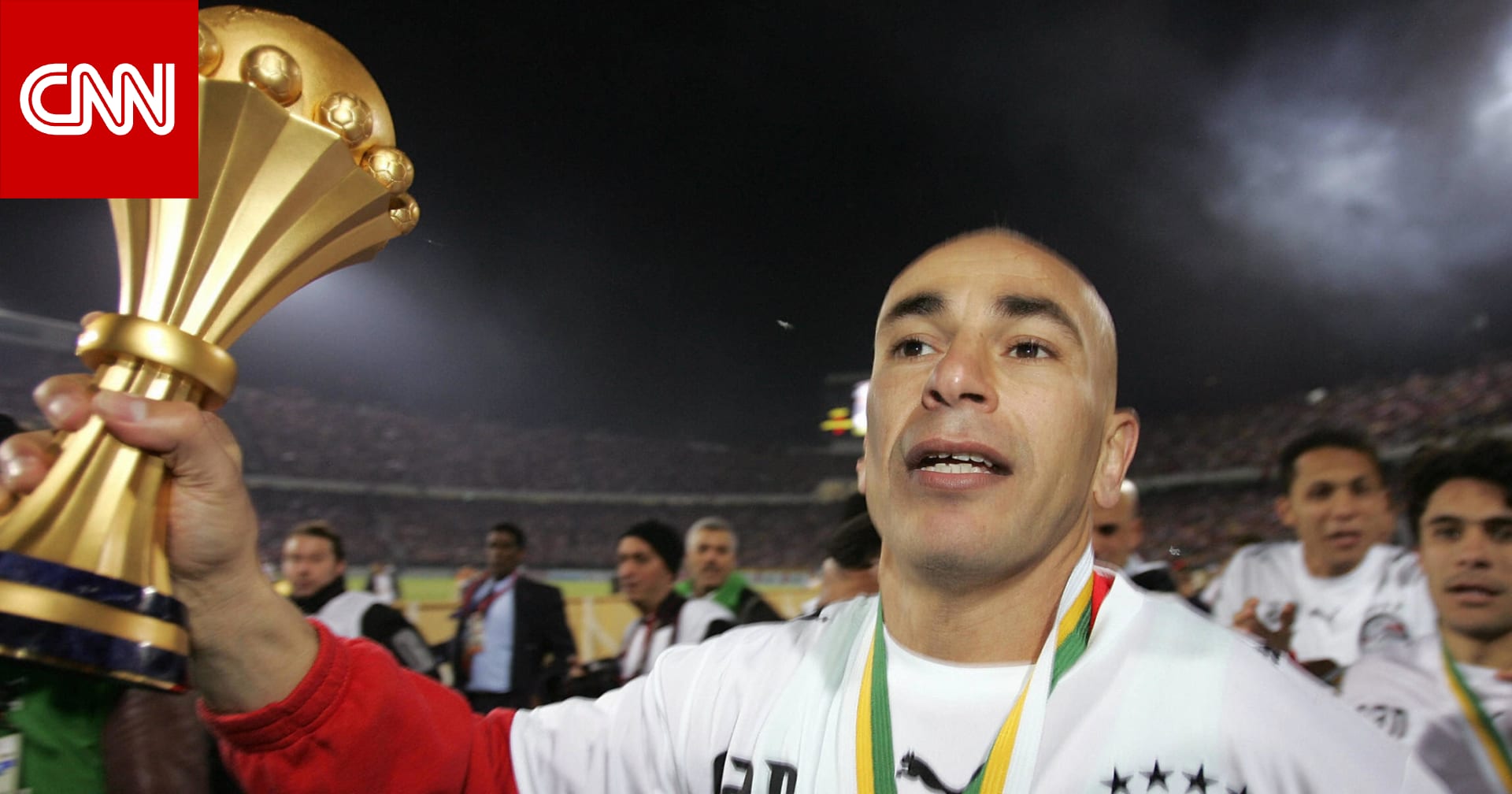 علاء مبارك ينشر صورة نادرة تجمع حسام حسن ووالده أثناء تتويج مصر بكأس أمم إفريقيا 2006
