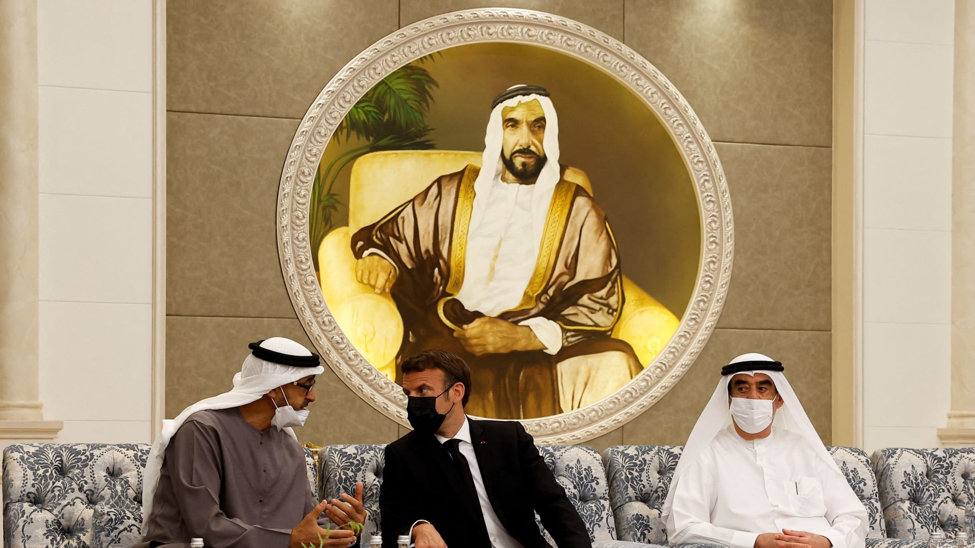بينهم وفد أمريكي رفيع المستوى.. قادة العالم يصلون الإمارات للعزاء في وفاة الشيخ خليفة