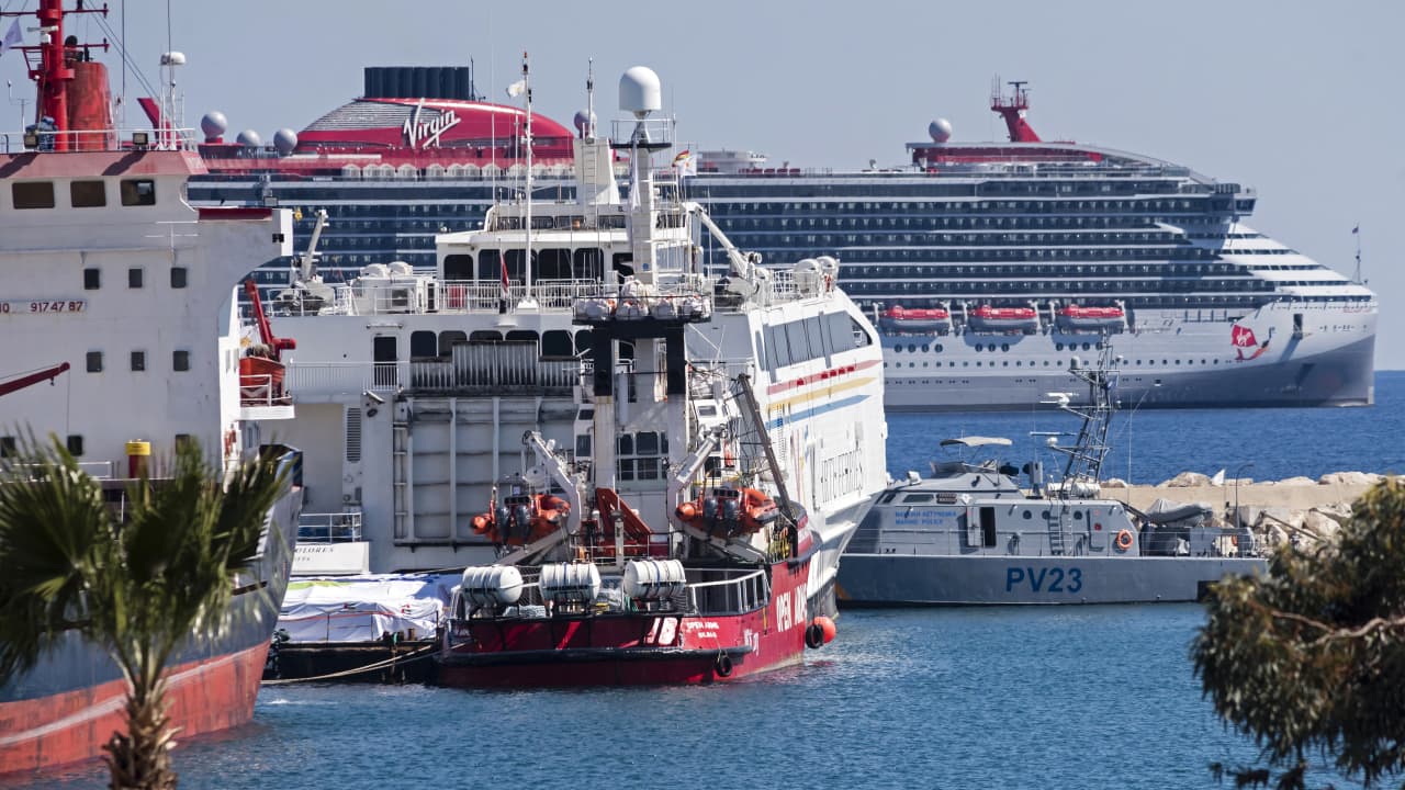 للمرة الأولى.. سفينة تحمل مساعدات إنسانية تغادر قبرص متجهة إلى غزة