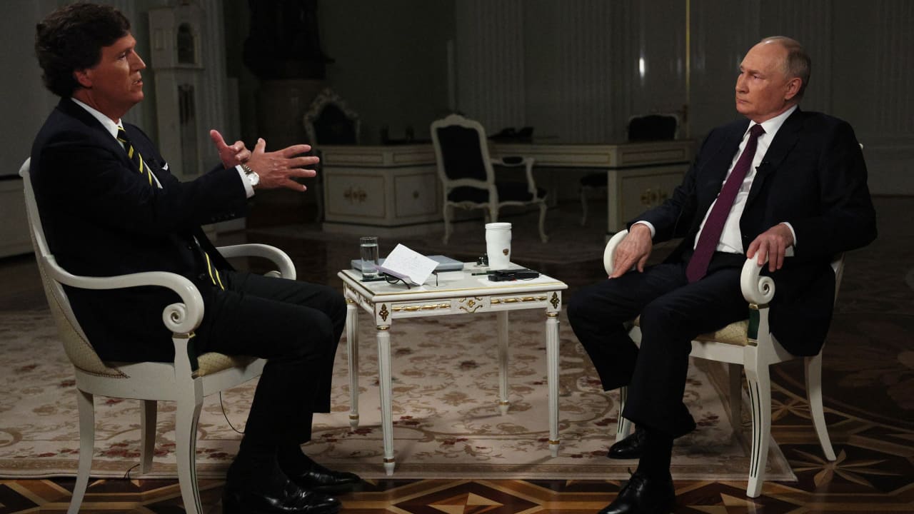 لساعتين.. مقابلة بوتين مع تاكر كارلسون وما تناوله من تصريحات تثير تفاعلا