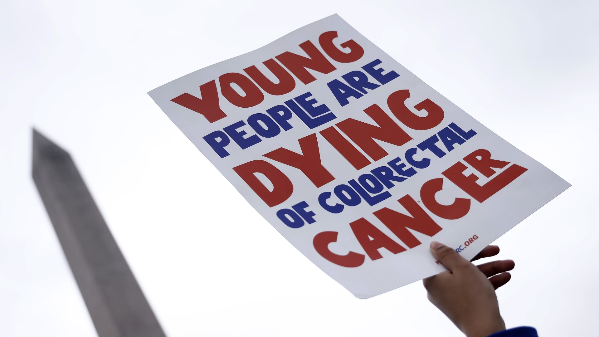 سرطان القولون يزداد بين البالغين الشباب والعلماء يجهلون السبب