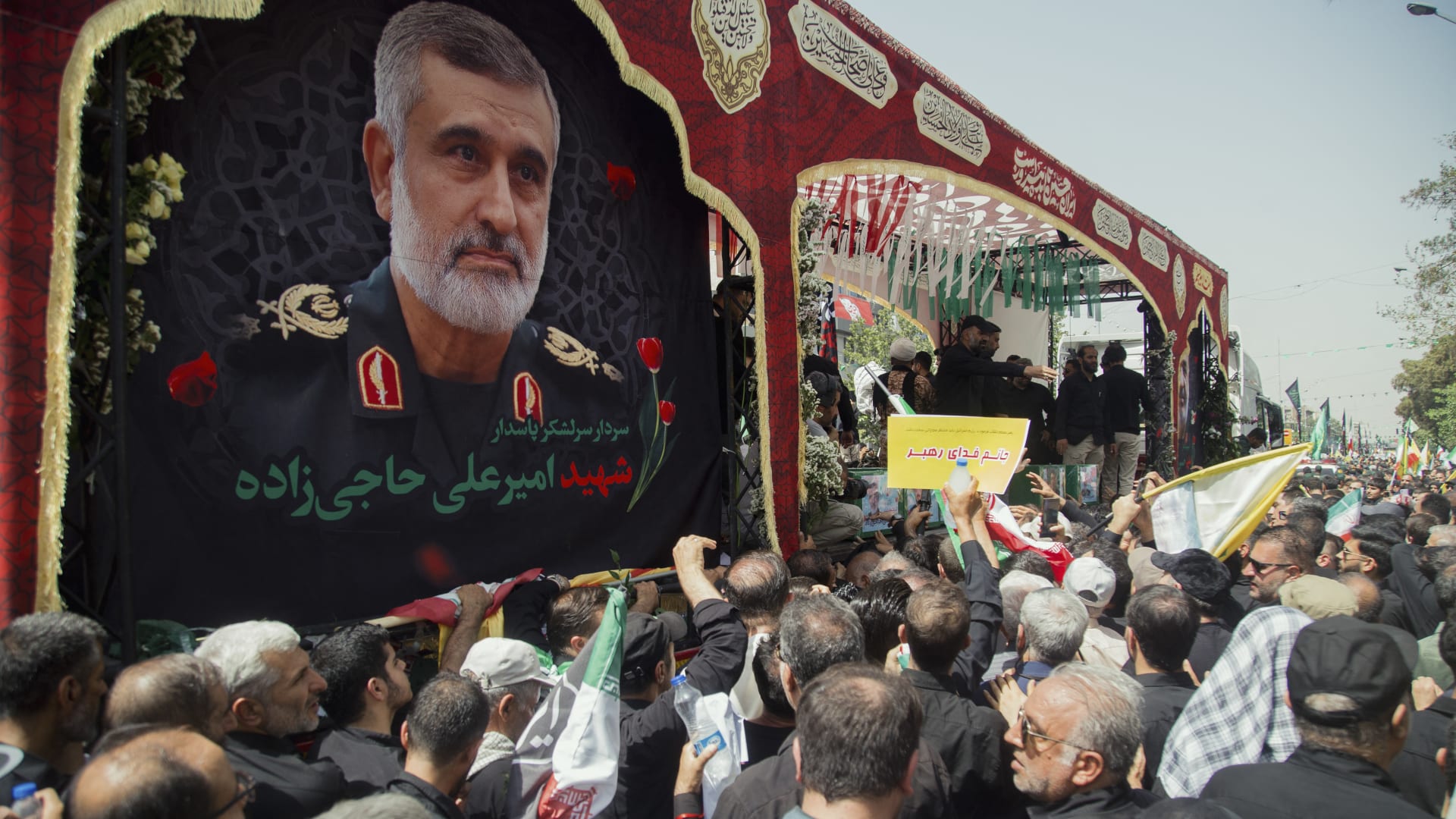 "لن يكون هناك خط أحمر لدينا".. متحدث الحرس الثوري يتوعد برد "ساحق" إذا وقع أي هجوم جديد على إيران