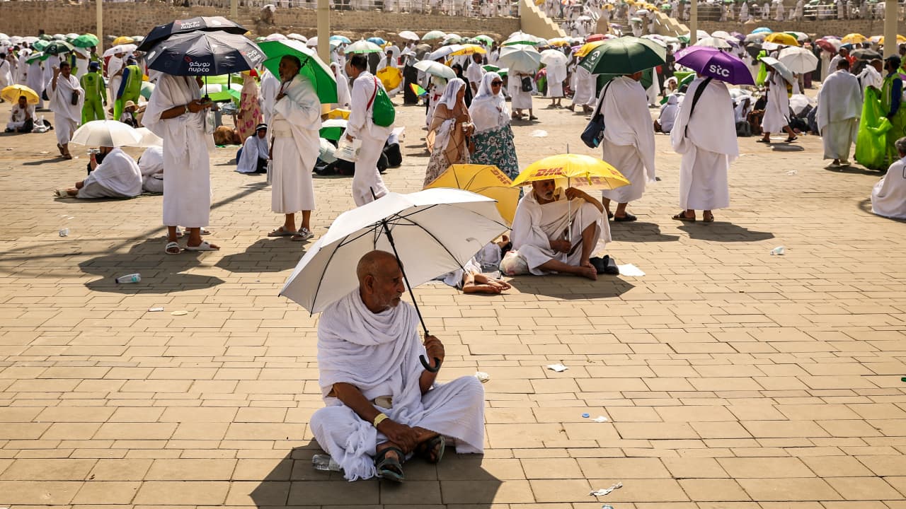 السعودية.. تقرير: موجة الحر أثناء الحج تفاقمت بسبب تغير المناخ