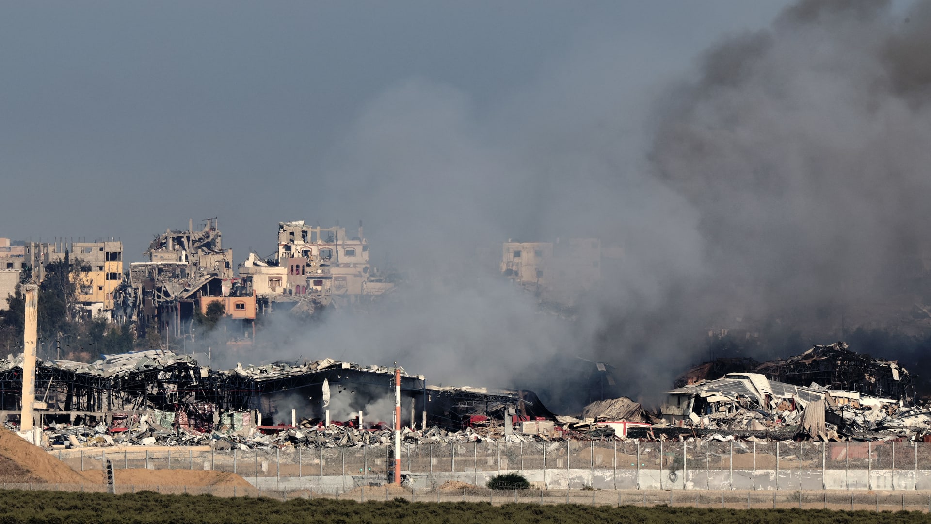 الحرب الأكثر دموية للصحفيين منذ عام 1992.. غزة تودع مصور الجزيرة سامر أبو دقة