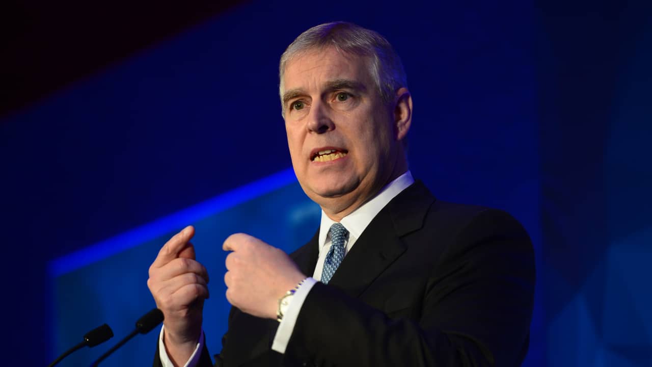 كم طول المدة التي يمكن للشرطة احتجاز شقيق الملك تشارلز خلالها؟