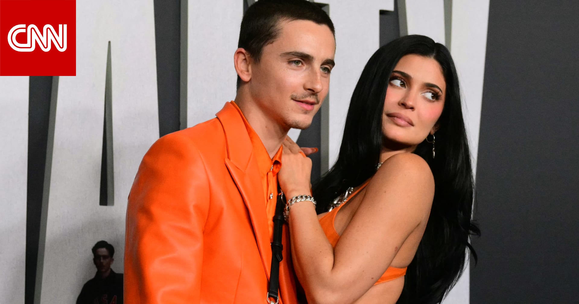 كايلي جينر وتيموثي شالاميه بإطلالة برتقاليّة منسّقة في لوس أنجلوس 