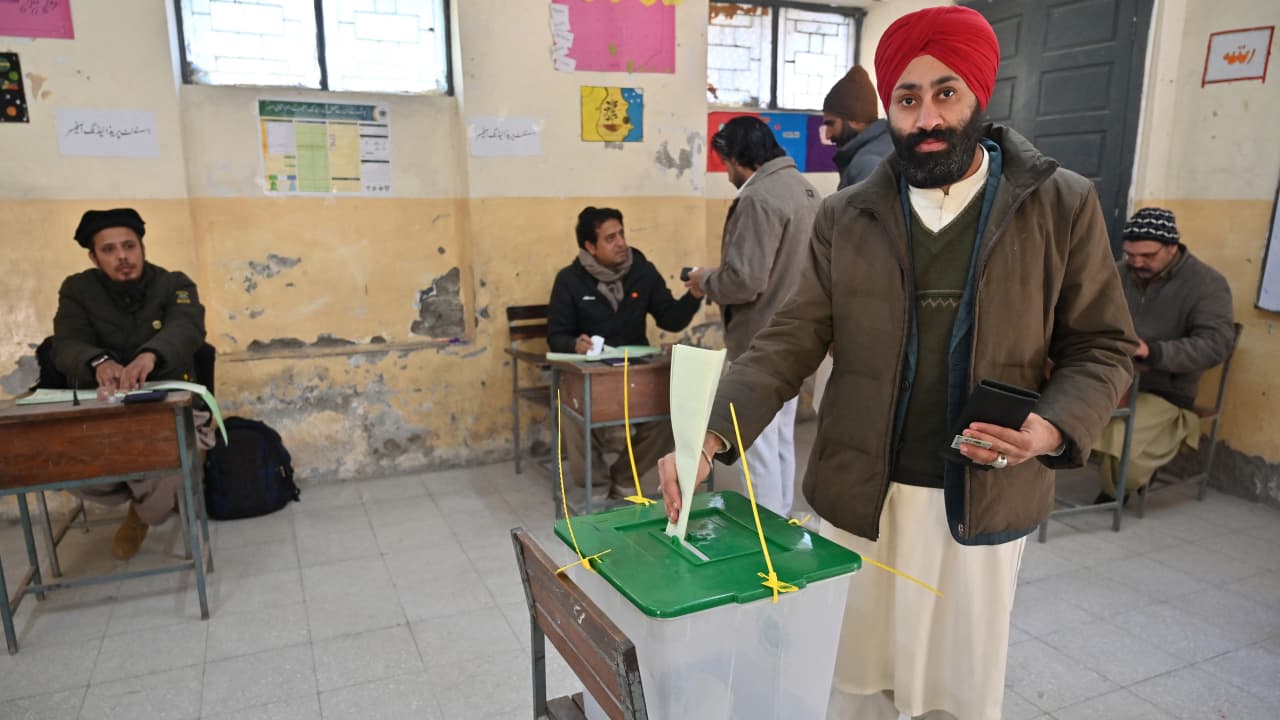 باكستان.. فتح صناديق الاقتراع في الانتخابات العامة المثيرة للجدل