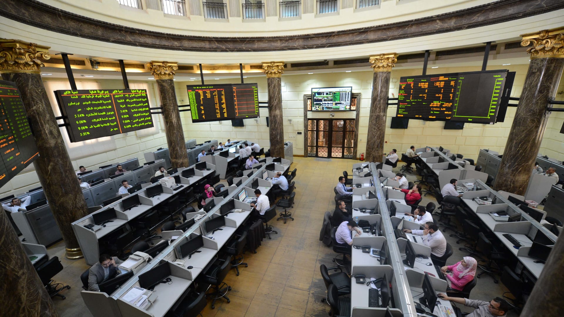 البورصة المصرية في المنطقة الخضراء لأول مرة منذ بداية العام.. وخبراء: السر في انخفاض الجنيه