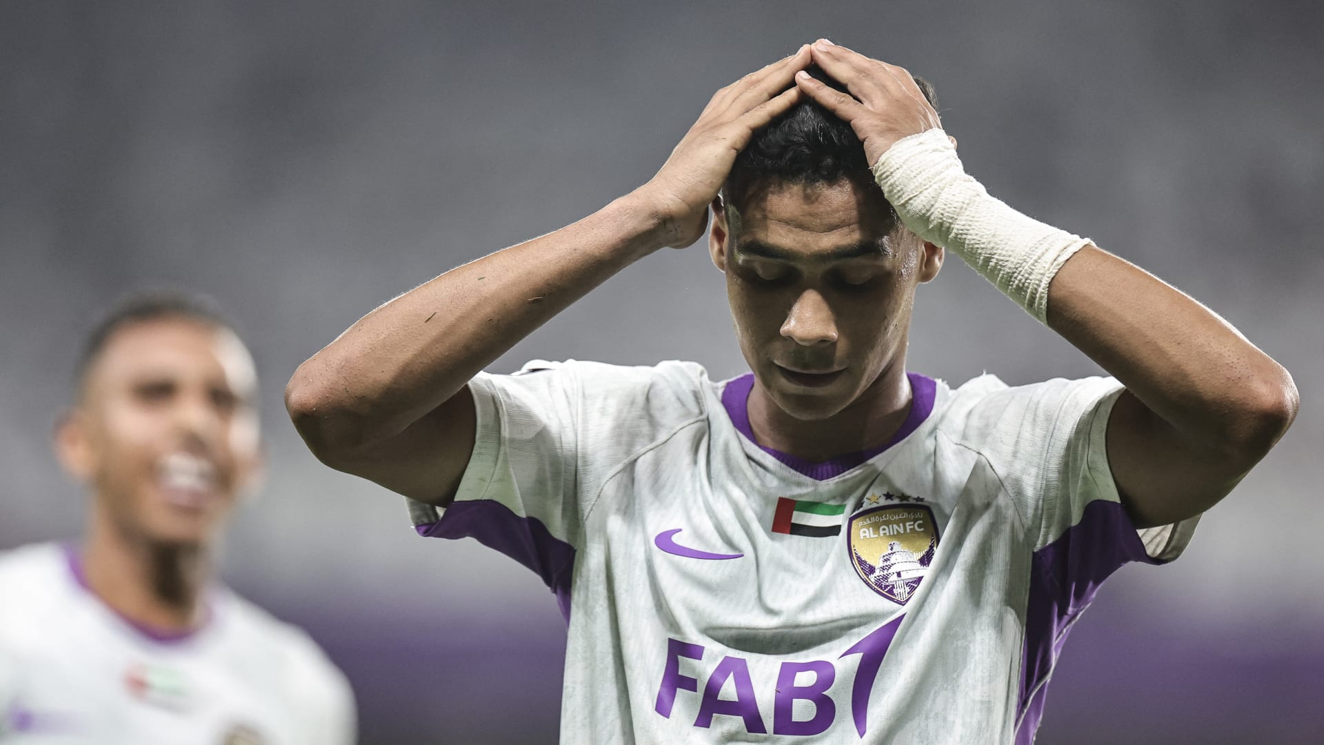 تصرف مؤثر من لاعب العين بعد تسجيل هدف في مرمى النصر يثير تفاعلًا
