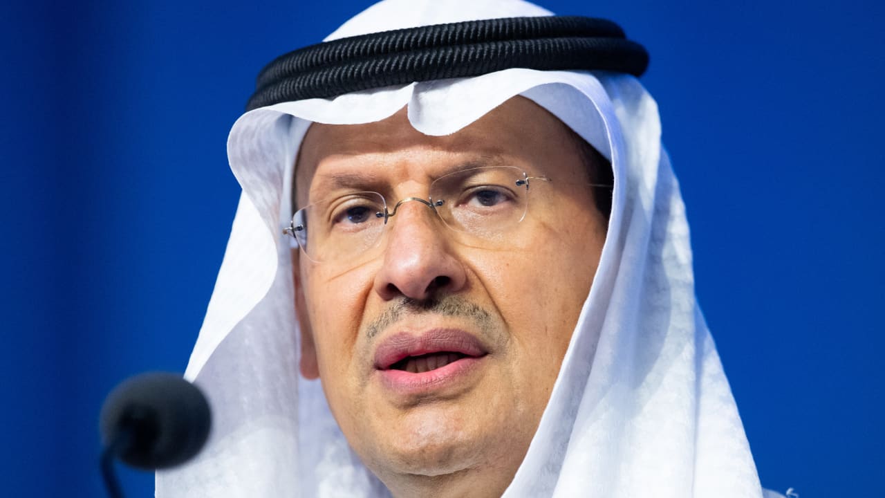 بآية قرآنية و"دفن المنهجية الفرعونية".. وزير الطاقة السعودي يثير تفاعلا بختام COP28