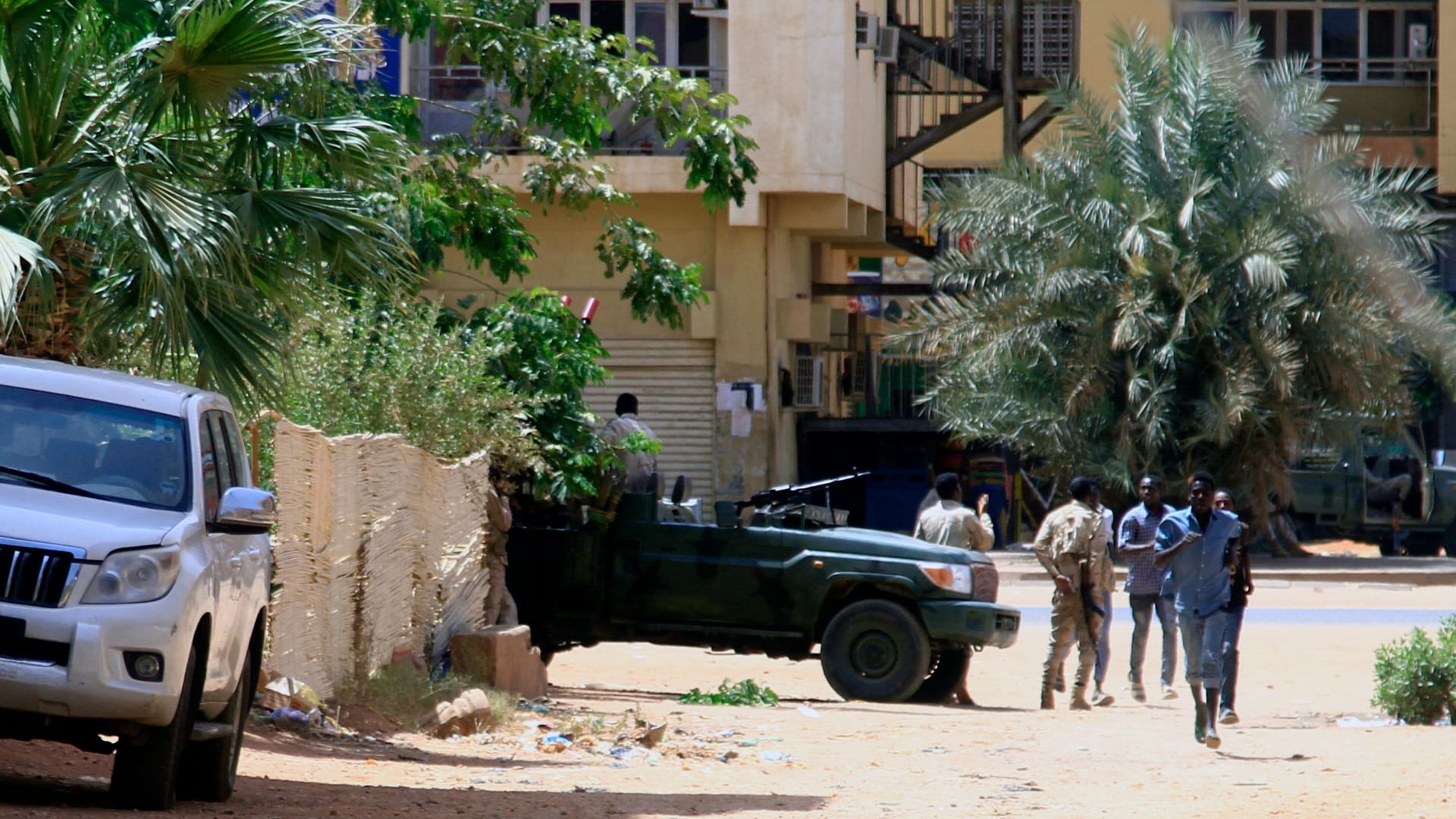 إعلام رسمي يكشف عن تطور بشأن سيطرة الجيش السوداني على القصر الرئاسي من قبضة الدعم السريع