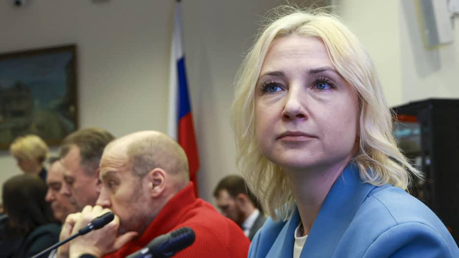 مسؤولون روس يمنعون إيكاترينا دونتسوفا المناهضة للحرب من الترشح للانتخابات الرئاسية ضد بوتين