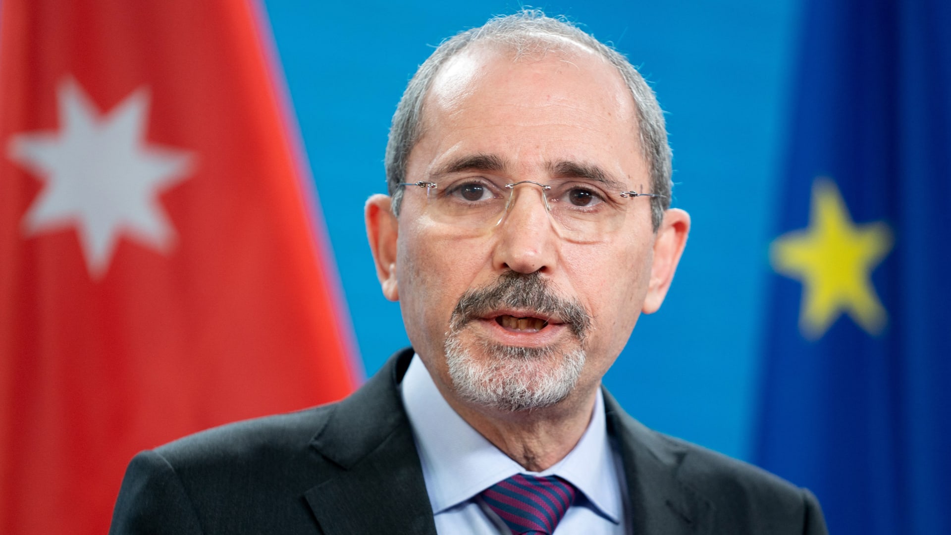 الصفدي: الأونروا تقوم بدور لا يمكن الاستغناء عنه في إيصال المساعدات لغزة 1 الصفدي: الأونروا تقوم بدور لا يمكن الاستغناء عنه في إيصال المساعدات لغزة