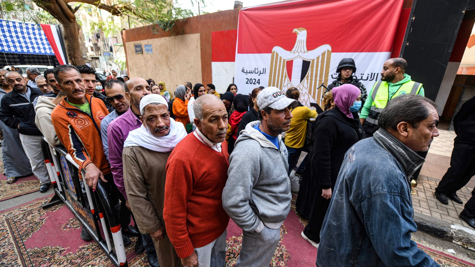 تفاعل على تصريح وزير الأوقاف "مصر اليوم في عيد".. ونجيب ساويرس يُعلق