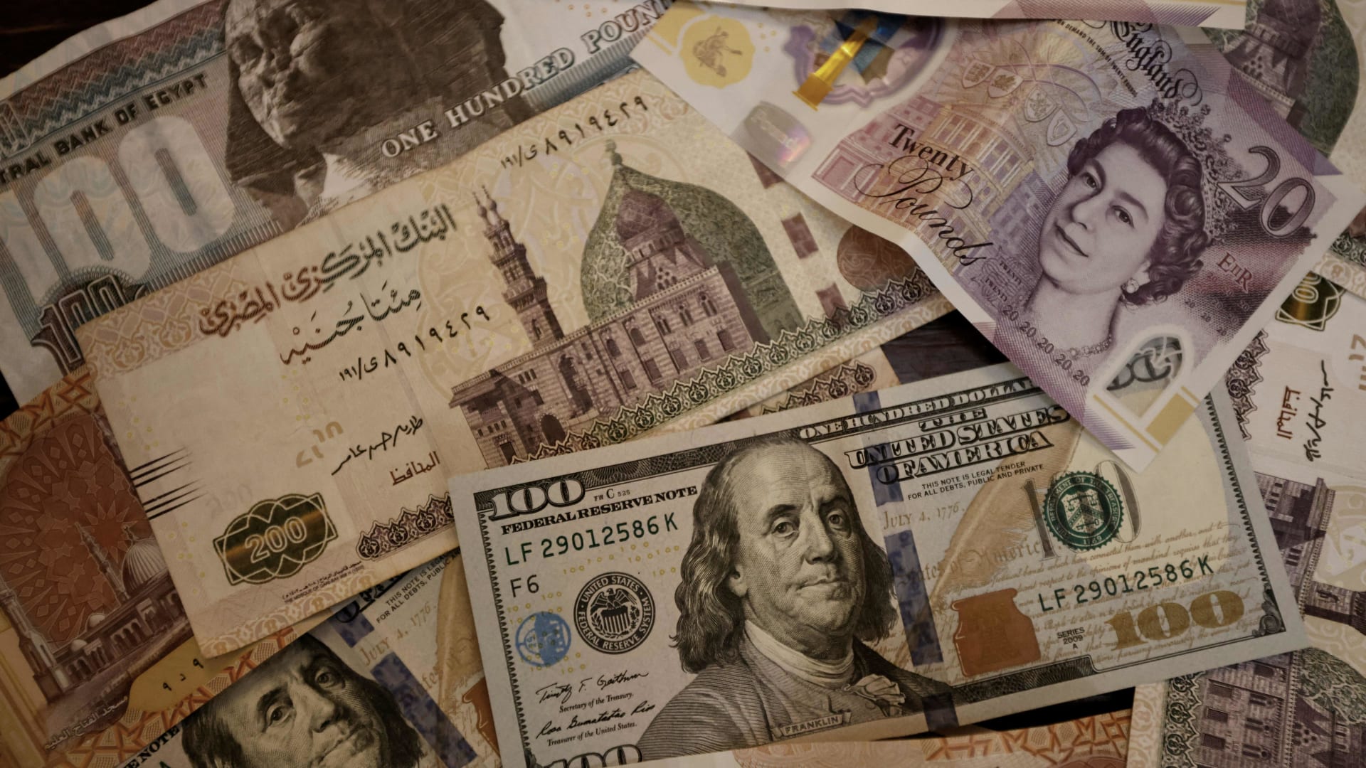 خلال 72 ساعة فقط.. انخفاض سعر صرف الجنيه المصري أمام الدولار بنسبة 22%