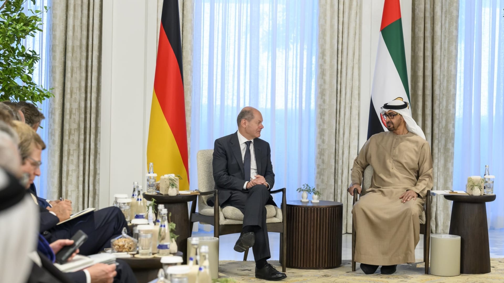 بحضور محمد بن زايد وشولتز.. توقيع اتفاقية شراكة بين الإمارات وألمانيا في مجال أمن الطاقة