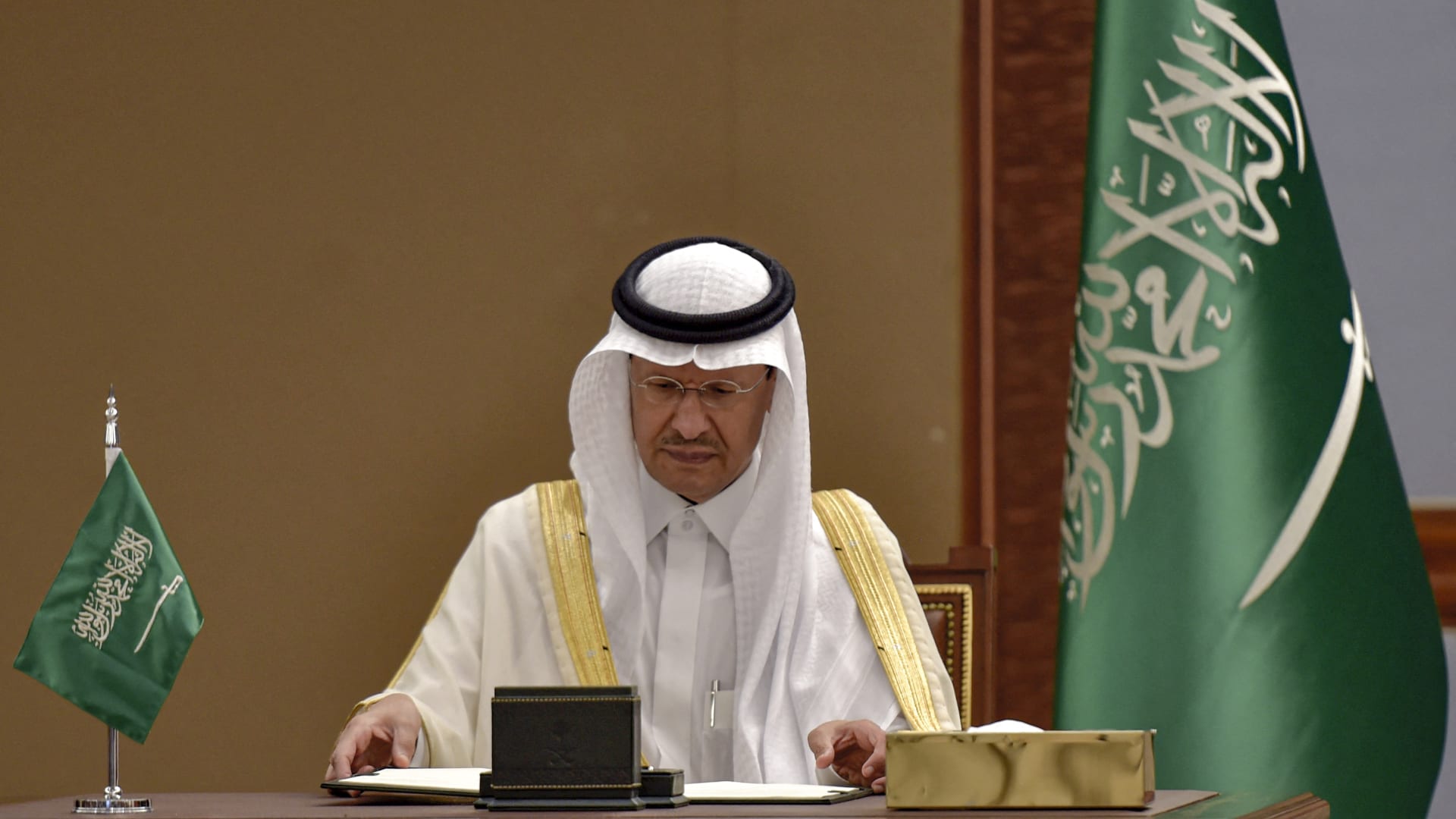 وزير الطاقة السعودي يلتقي مسؤولا روسيا رفيعا في الرياض.. وهذا ما ناقشاه