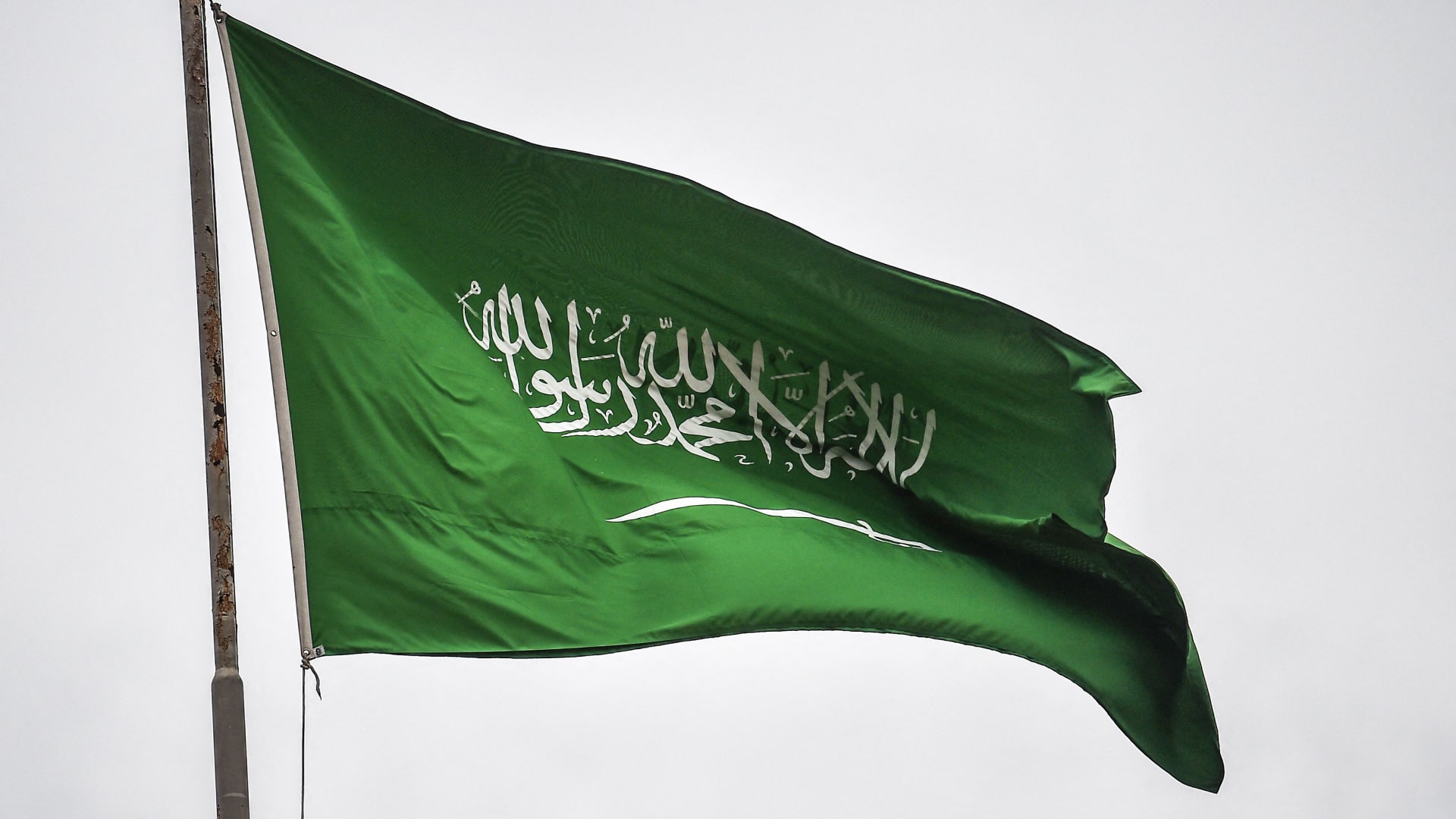 السعودية.. النيابة تعلن سجن ممارسة صحية اعتدت على 11 رضيعا بالضرب وتكشف "تبريرها"